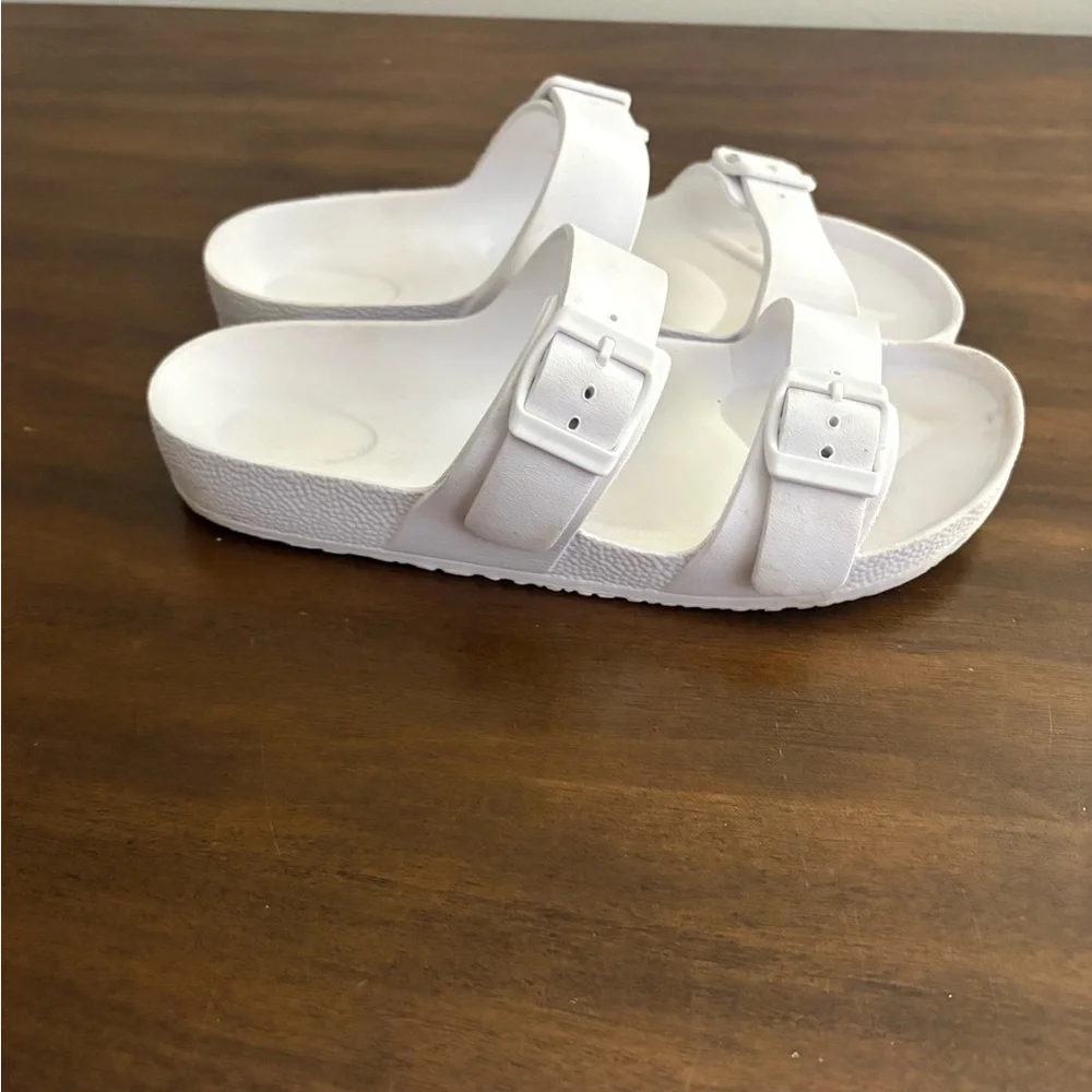 Shade & Shore Womens Sandals Size 8 White Strappy Buckle Beach Pool